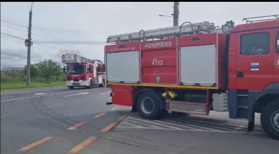 video foto: simulare de incendiu la aeroportul din sibiu - zeci de pompieri la fața locului