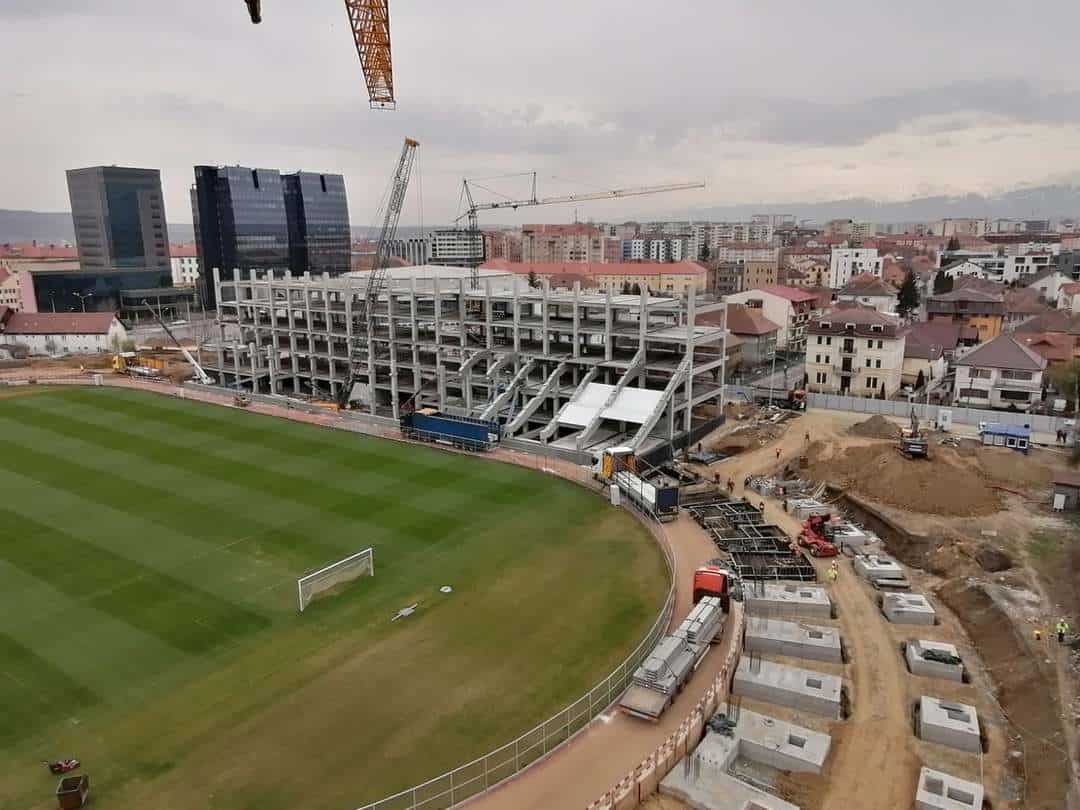 o șoferiță beată a intrat cu mașina în gardul de la stadionul municipal sibiu