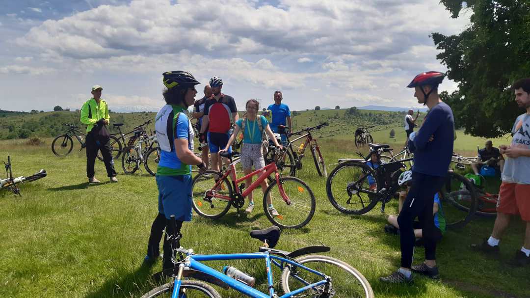 zece ani de ”tură în natură” celebrați printr-o plimbare cu bicicletele prin țara secașelor