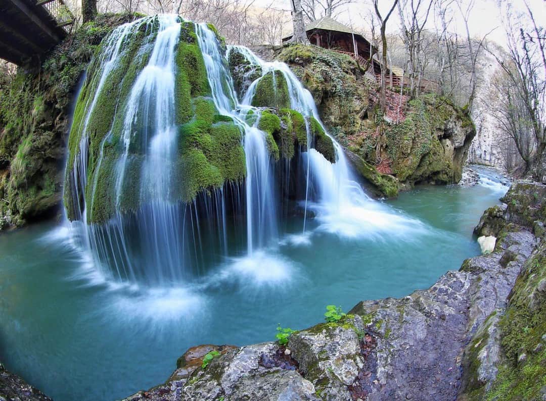 video s-a prăbușit una dintre cele mai frumoase cascade din românia