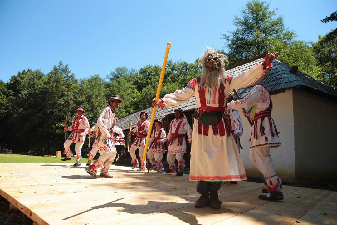 dansuri și bucate oltenești, sâmbătă, la muzeul în aer liber din sibiu