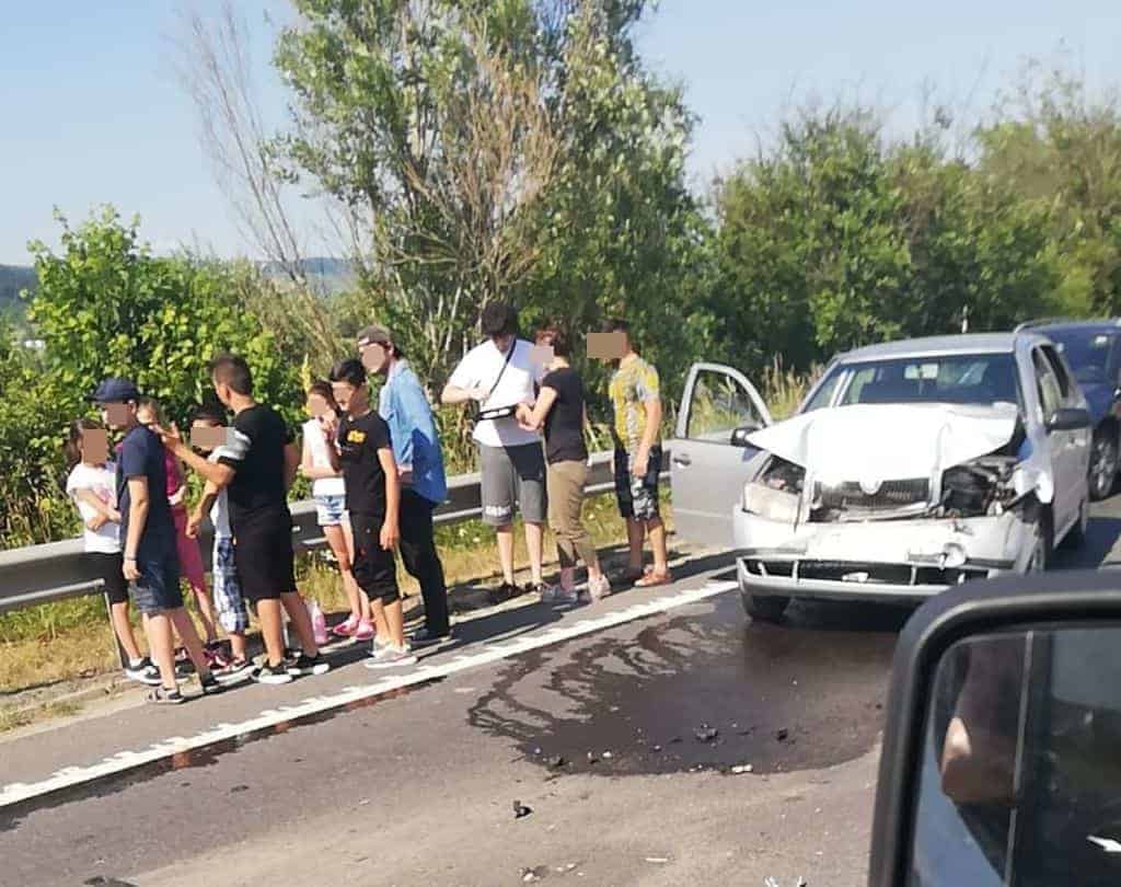 foto: mașini bușite în două accidente în județul sibiu