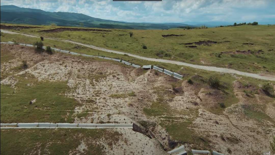 VIDEO - Cum arată zona în care autostrada a luat-o la vale la Aciliu - Problemele actuale sunt destul de mari