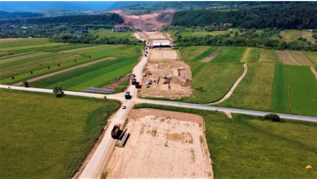 foto – video moment important al lucrărilor de pe autostrada sibiu - pitești. se va turna primul strat de asfalt