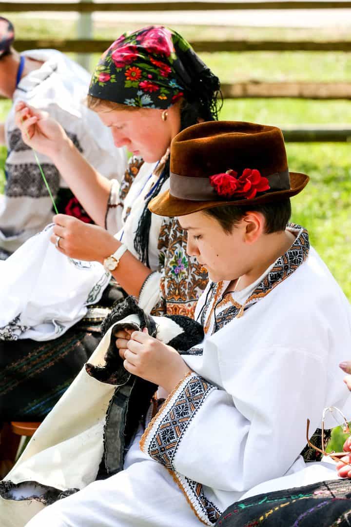 Atelierul gastronomic cu degustare de supă de chimen de Ziua universală a iei la Muzeul în Aer Liber