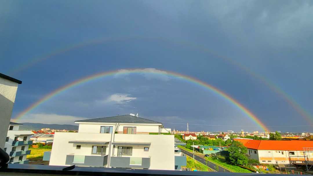 VIDEO FOTO Fenomen rar pe cerul Sibiului - A apărut un curcubeu dublu