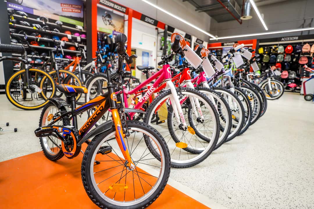 Echipamente și accesorii sportive must-have pentru o vară de Aventură în natură