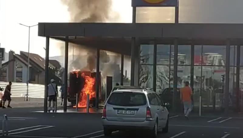 VIDEO Incendiu în Șelimbăr la Lidl-ul de vizavi de Shopping City Sibiu