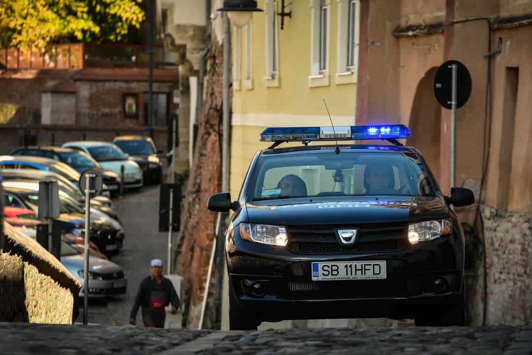 sute de mașini ridicate de poliția locală pentru că erau parcate neregulamentar în sibiu