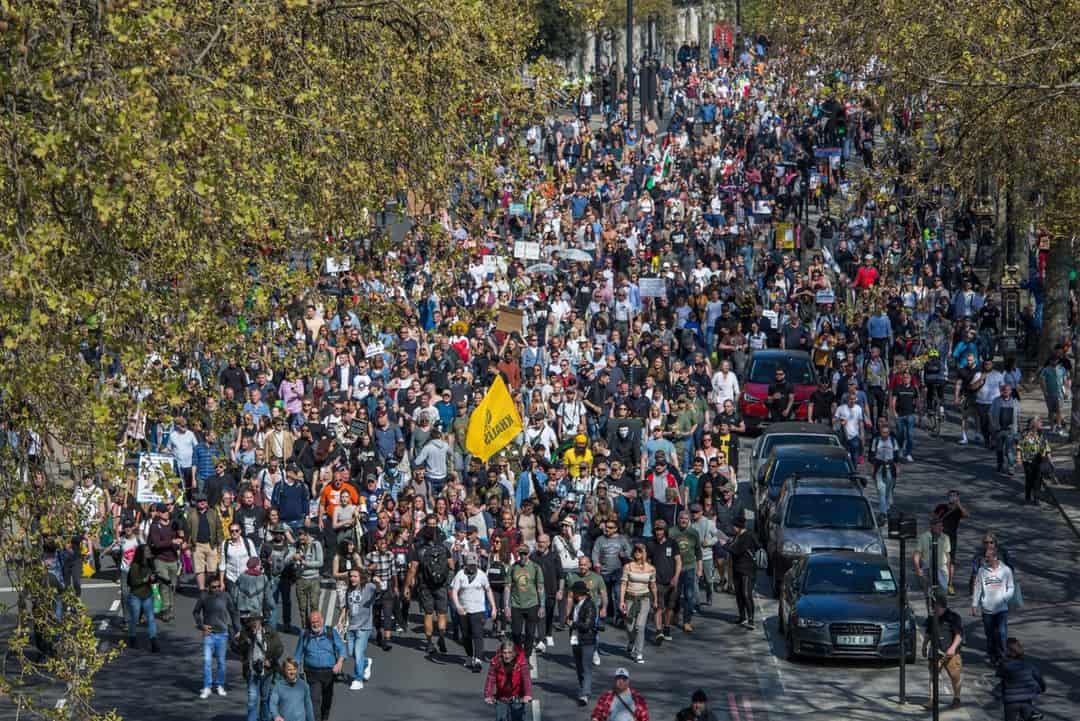 proteste la londra împotriva restricțiilor impuse de pandemie