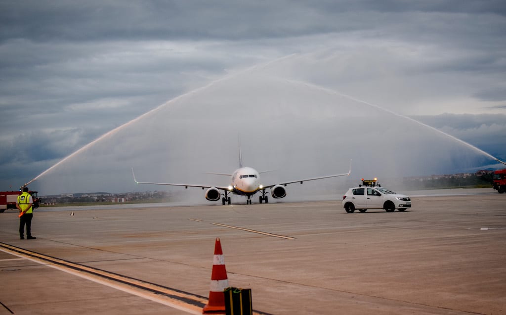 foto - moment istoric la sibiu - ryanair a realizat primul zbor către veneția treviso