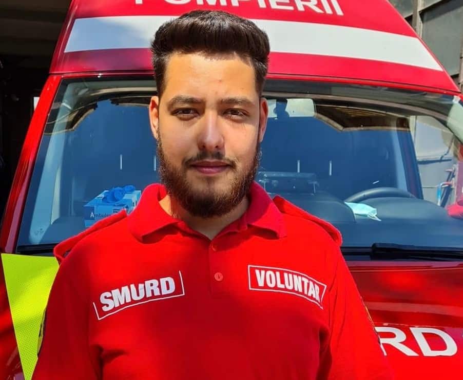 Povestea voluntarului SMURD Sibiu care a fost sfidat şi apoi lăudat pentru intervenţia sa după ce a ajuns primul la un accident