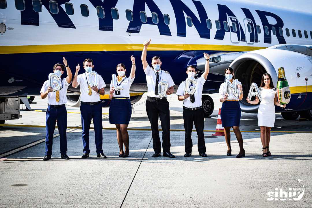 foto - premieră la sibiu. a decolat primul avion către bologna