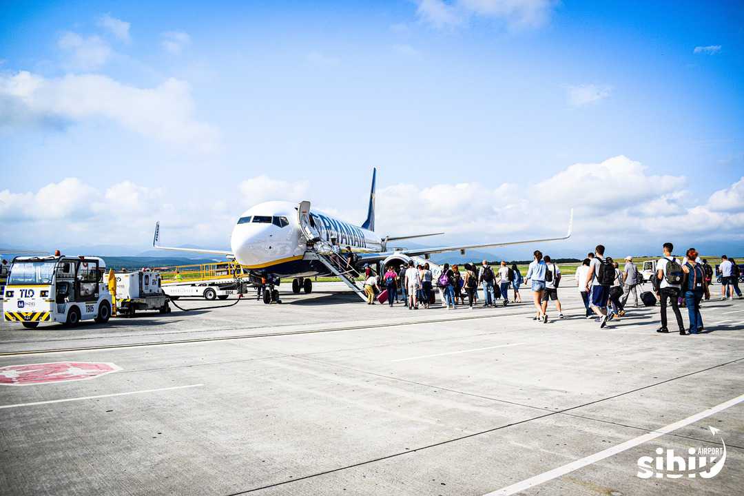 foto - premieră la sibiu. a decolat primul avion către bologna