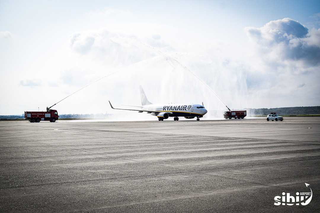 foto - premieră la sibiu. a decolat primul avion către bologna