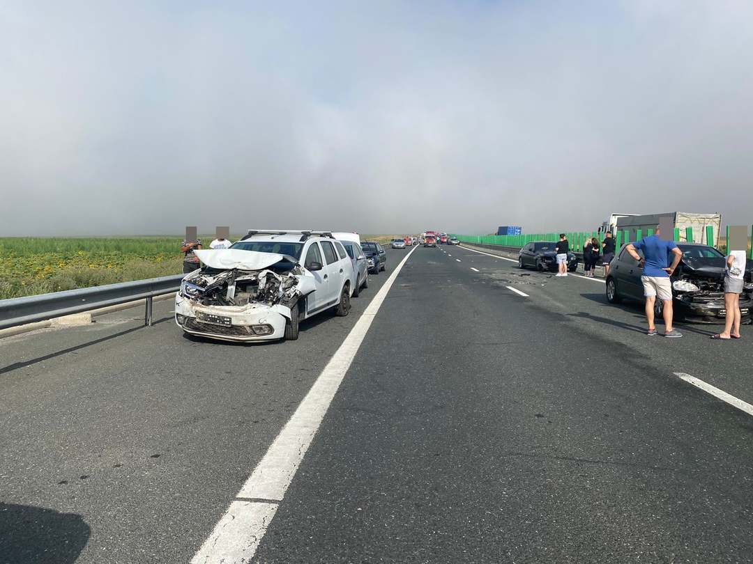 video foto - carambol imens pe autostrada soarelui - peste cincizeci de mașini avariate și 156 de persoane implicate