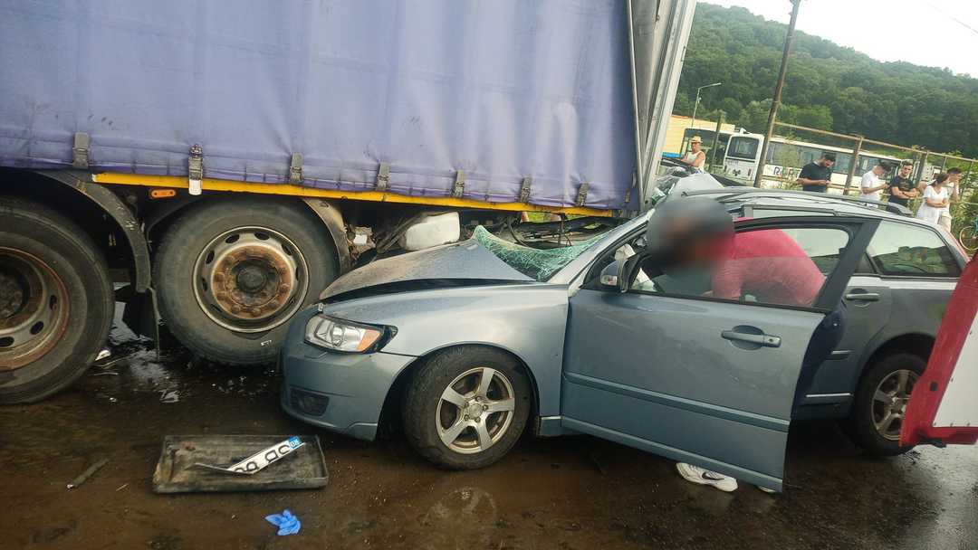 Accident cu un TIR și o mașină la Mediaș