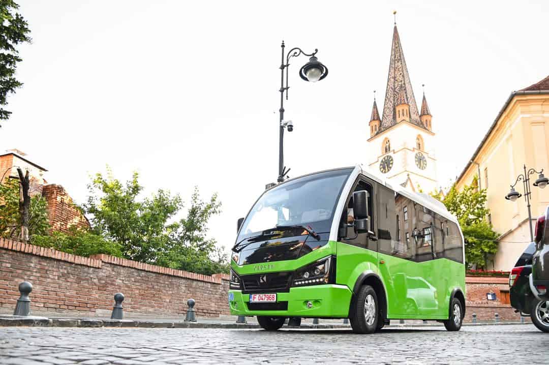 video foto tursib are cinci noi minibuze electrice pentru linia verde de transport din centrul istoric