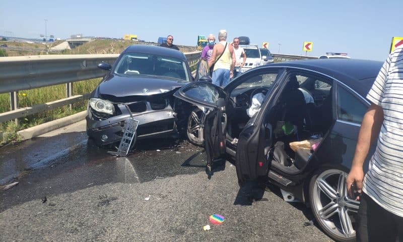 foto accident cu șase răniți pe drumul către ocna - o familie de germani și trei copii, implicați