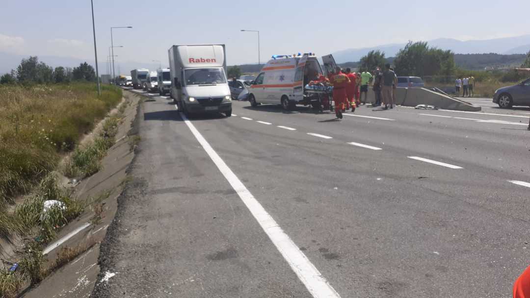 accident grav la mohu pe dn1 - cel puțin trei persoane rănite