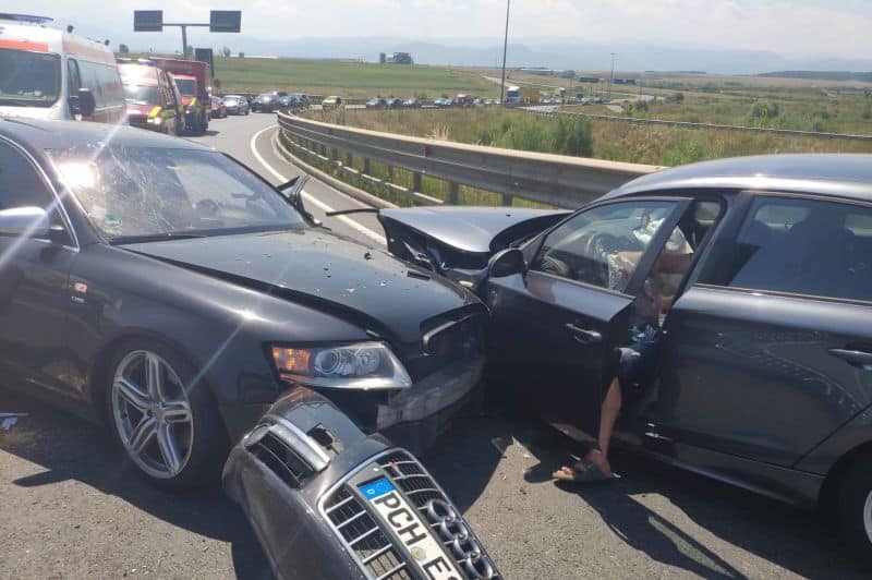 foto accident cu șase răniți pe drumul către ocna - o familie de germani și trei copii, implicați