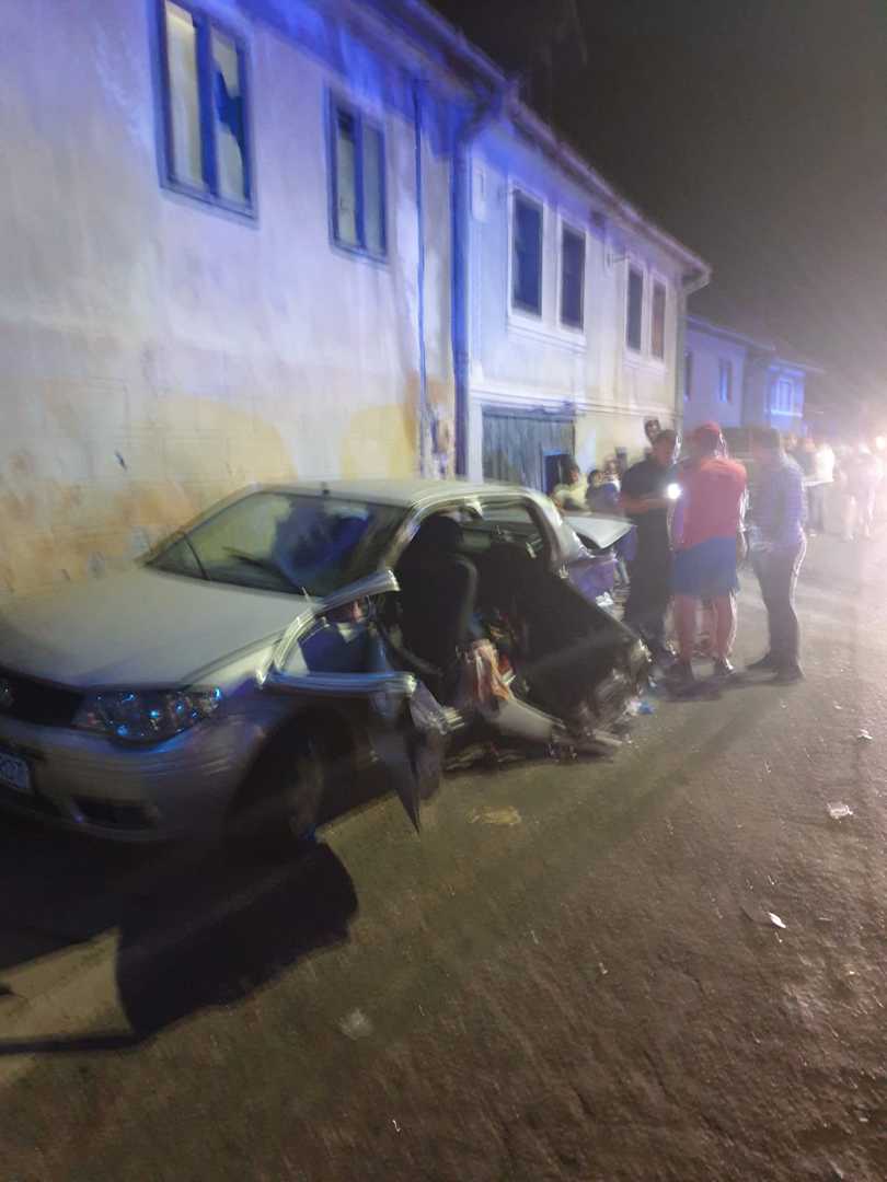 accident grav la râul sadului - doi răniți din cauza unui tânăr fără permis la volan