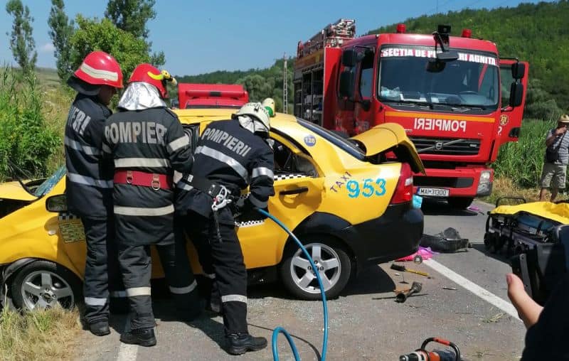 FOTO Accident mortal la ieșire din Alțâna- Un mort și doi răniți