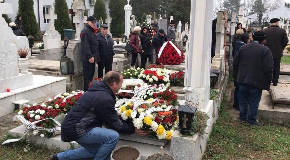 coroanele funerare de plastic vor fi scoase de pe piață. ce spun producătorii despre decize