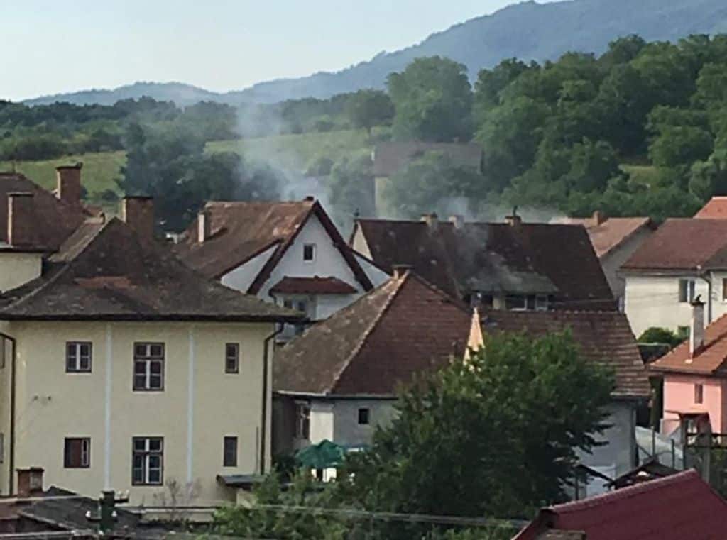 casă din cisnădie în flăcări - incendiu pornit din cauza unei mașini de spălat vase