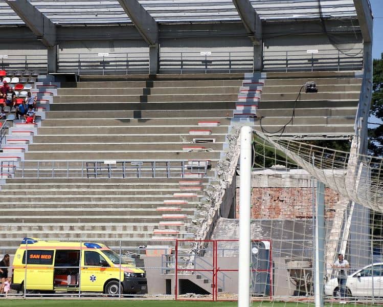 FOTO Lucrările la stadionul din Sibiu merg bine - Tribuna principală şi o peluză aproape gata