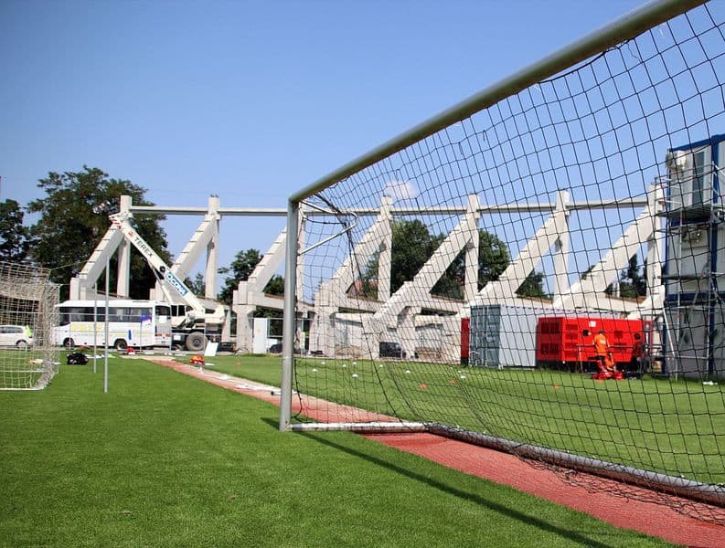 FOTO Lucrările la stadionul din Sibiu merg bine - Tribuna principală şi o peluză aproape gata