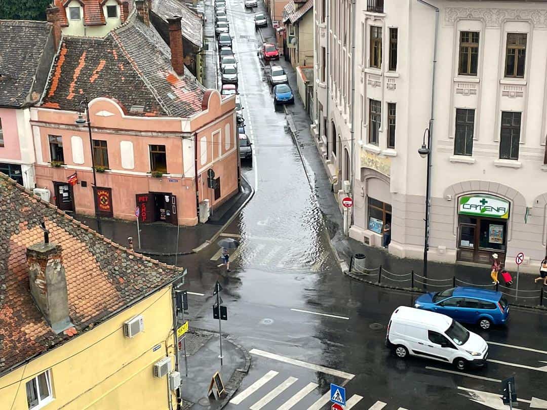 furtuni până miercuri în tot județul sibiu - meteorologii anunță cod portocaliu