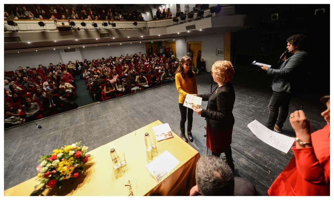 Elevii de zece la Bac şi la Evaluarea Naţională premiaţi de Primăria Sibiu