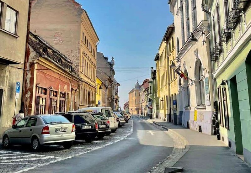 strada tribunei închisă traficului sâmbătă pentru deschiderea festivalului internațional de artă contemporană