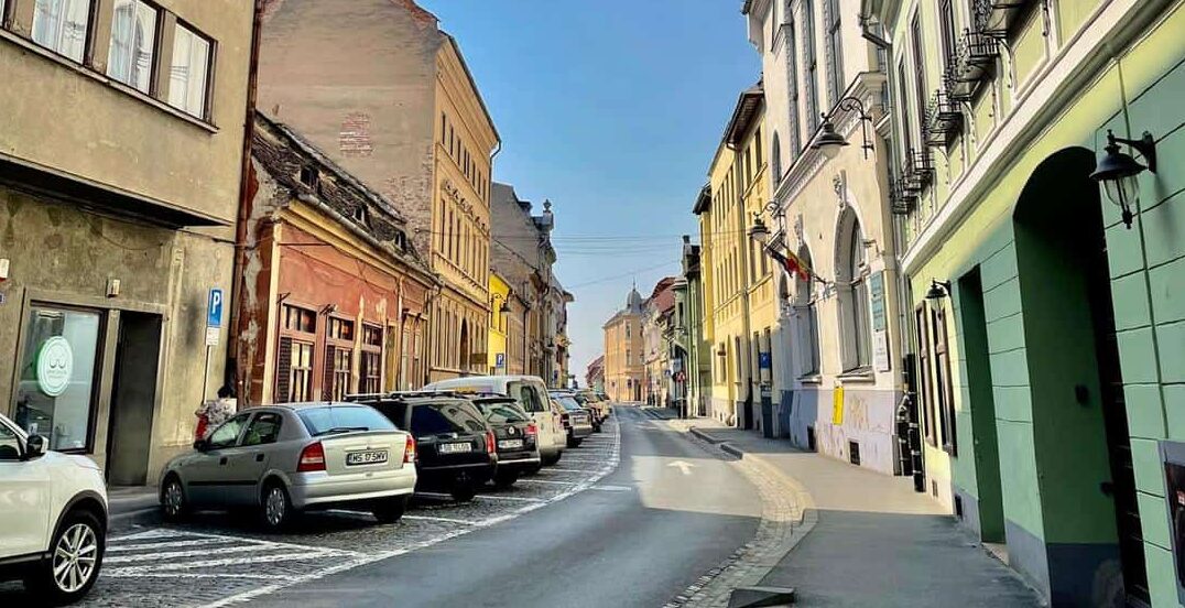 strada tribunei închisă traficului sâmbătă pentru deschiderea festivalului internațional de artă contemporană