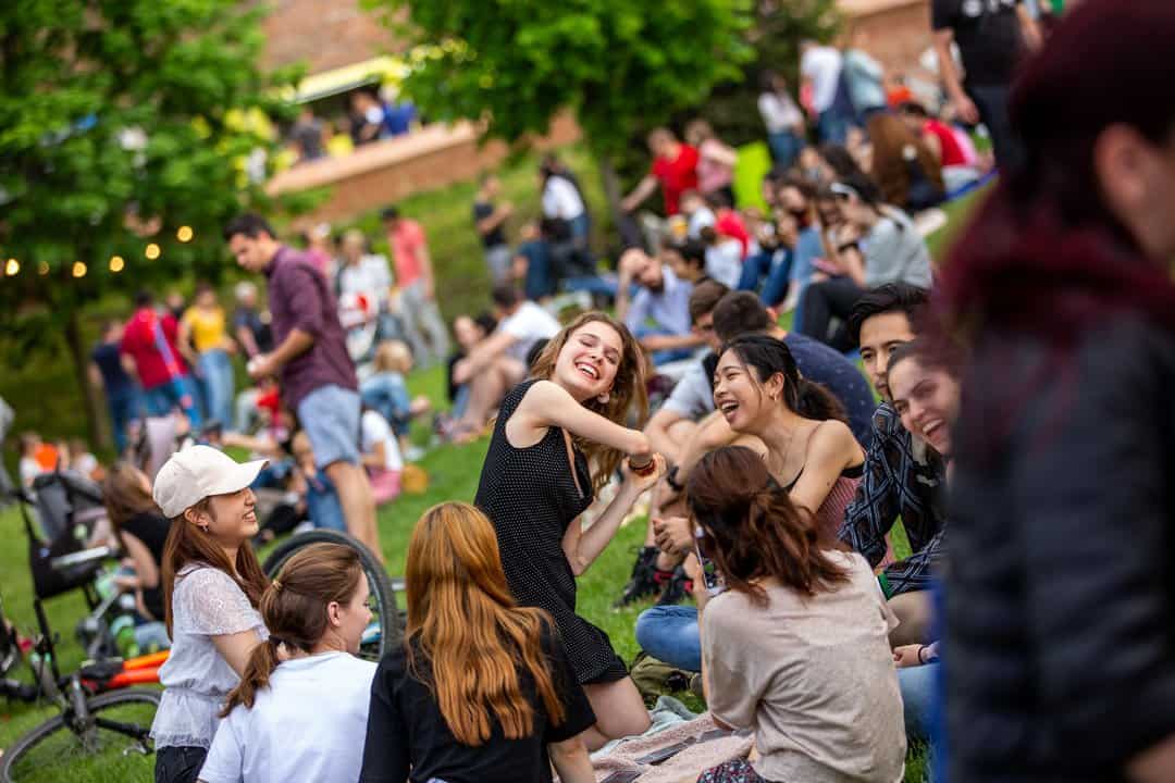 Vinfest revine la Sibiu – Vinuri cu ștaif și zeci de food truck-uri te așteaptă în Parcul Tineretului