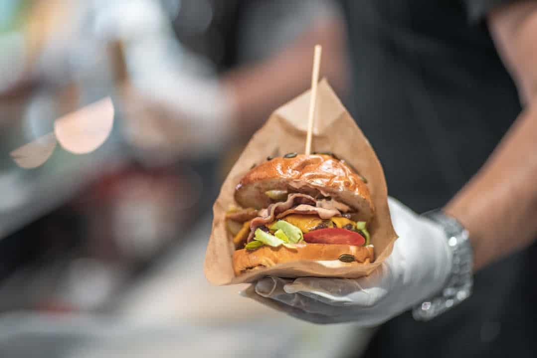 joi începe vinfest – degustăm vinuri cu ștaif și mâncăruri bune la ’’street food park’’ în parcul tineretului