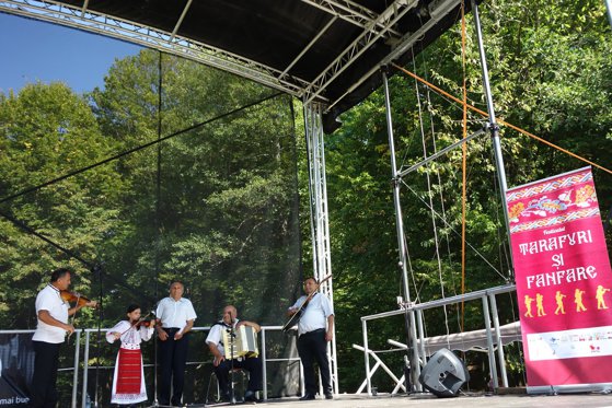 ateliere de meşteşuguri tradiţionale şi obiceiuri de ieri şi de azi la festivalul tarafuri şi fanfare