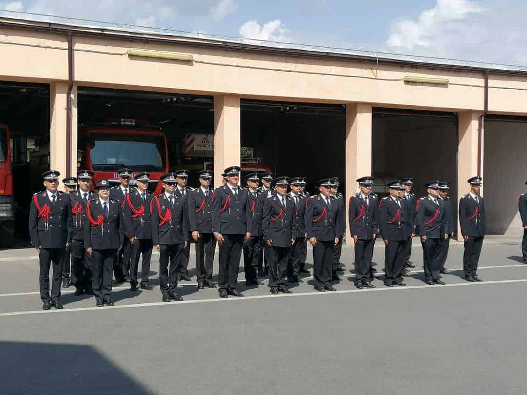 foto aproape nouăzeci de pompieri sibieni au fost înaintaţi în grad