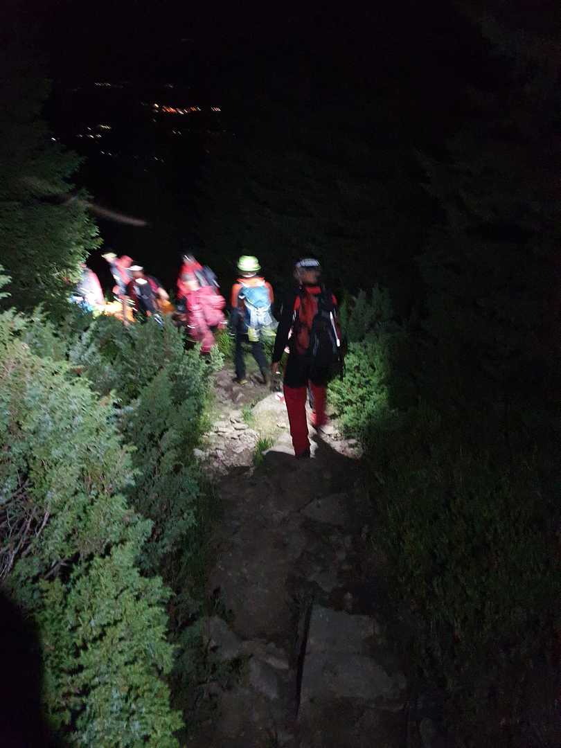 incidente grave în munţii făgăraş - un turist mort şi un alpinist care atârna în coardă recuperaţi de salvamont