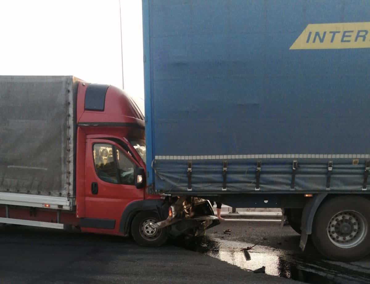 update: accident grav pe autostradă la aciliu - patru victime, una încarcerată