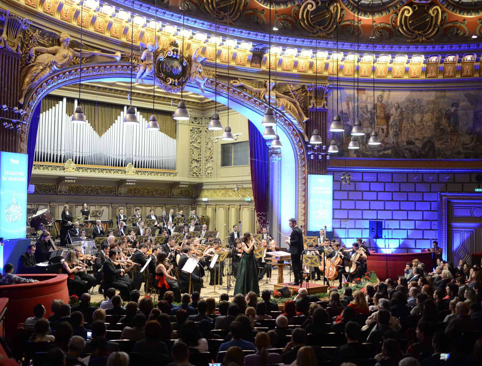 Începând de vineri, Festivalul Enescu aduce la Sibiu artiști de văzut într-o viață, printre care Camerata Regală și actorul Robert Powell din „Iisus din Nazareth”