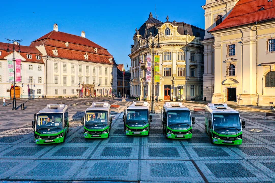 FOTO Autobuzele electrice din centrul Sibiului, gata de drum - Linia Verde pornește pe traseu din 16 august