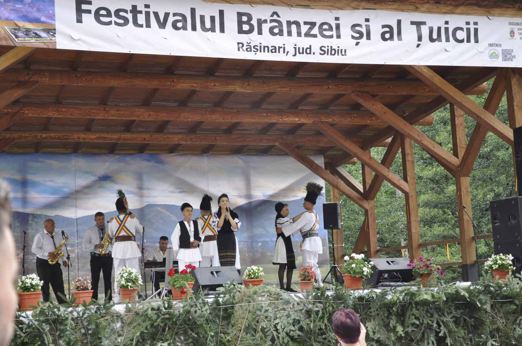 Sărbătoare mare la Rășinari - Poftiți la Festivalul Brânzei și Țuicii