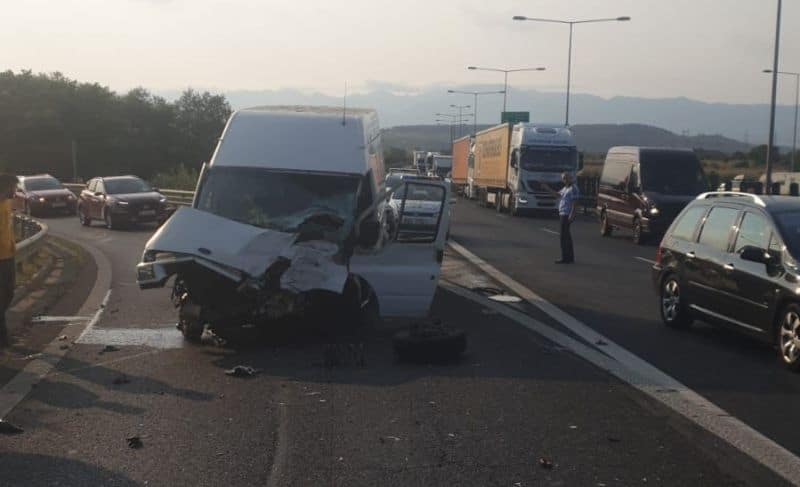 Accident la intrarea pe A1 în zona străzii Ștefan cel Mare