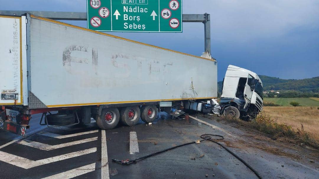 foto: accident pe autostradă la veștem - un tir a ieșit de pe bandă