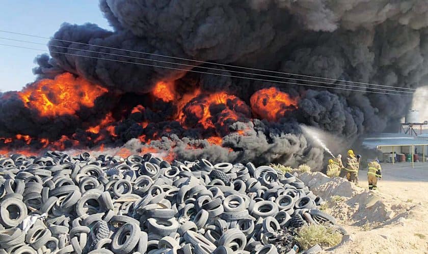 video: a luat foc cel mai mare depozit de anvelope uzate din lume