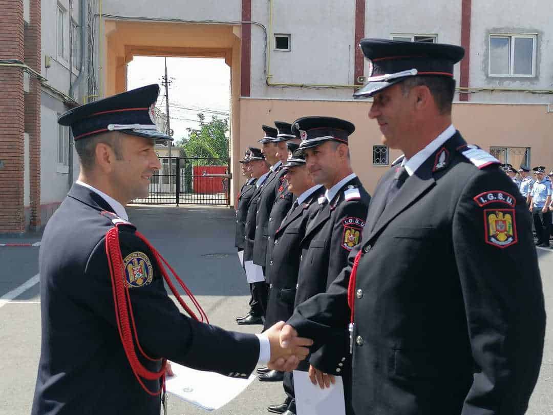 foto aproape nouăzeci de pompieri sibieni au fost înaintaţi în grad