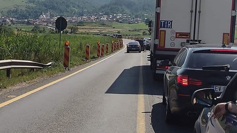 aglomerație pe dn1 și pe valea oltului - trafic bară la bară și cozi de peste 30 de kilometri