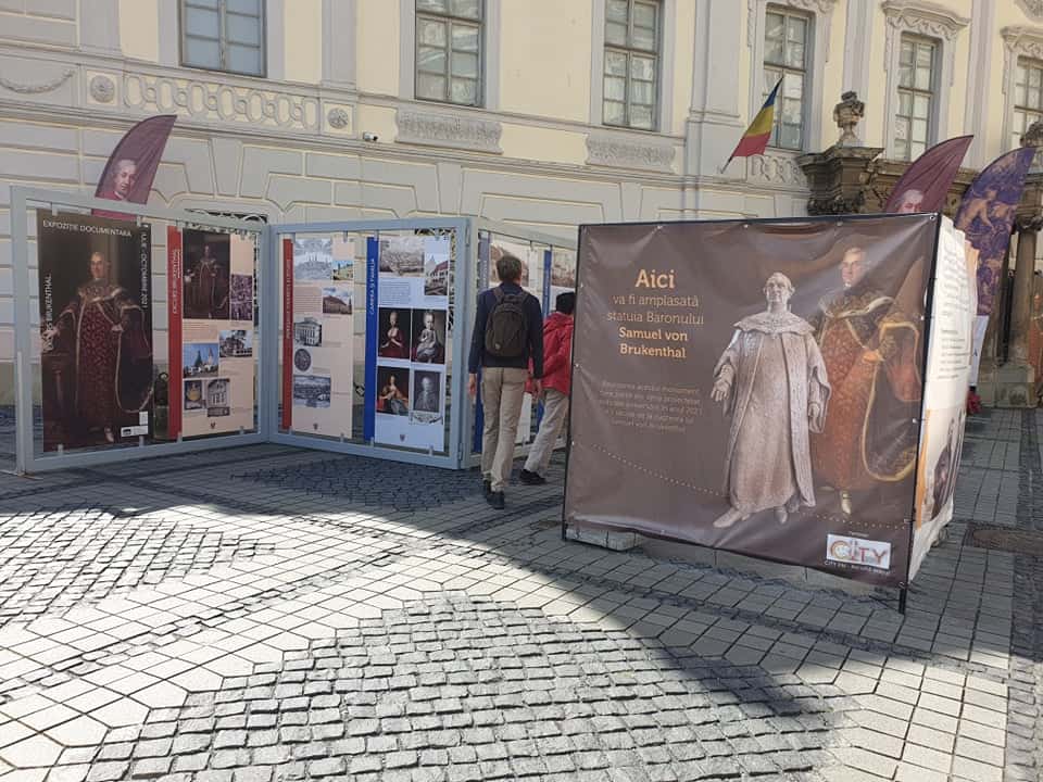 video: președintele klaus iohannis vine la dezvelirea statuii baronului brukenthal din piața mare